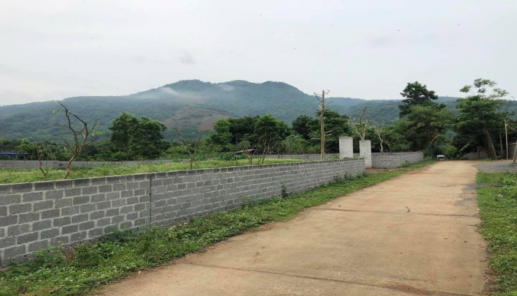 Bán gấp 2800m thổ MT 35m vuông vắn có tường bao tại Lương Sơn HòaBình vị trí trung tâm cách HN 45km